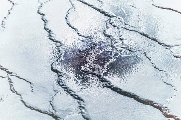 Astratto sfondo sfocato fatto di superficie dell'acqua . — Foto Stock