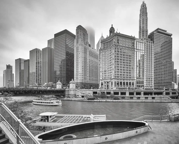 シカゴのダウンタウン、アメリカの黒と白の写真 — ストック写真