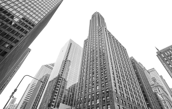 Regard vers les gratte-ciel modernes et historiques de Chicago, États-Unis . — Photo