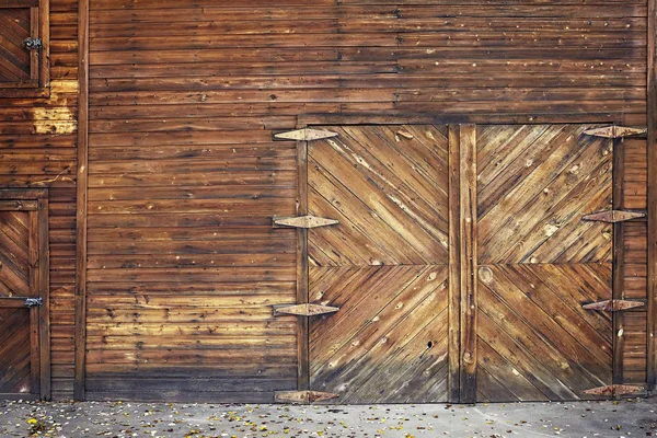 Imagem de uma velha porta fechada de madeira — Fotografia de Stock