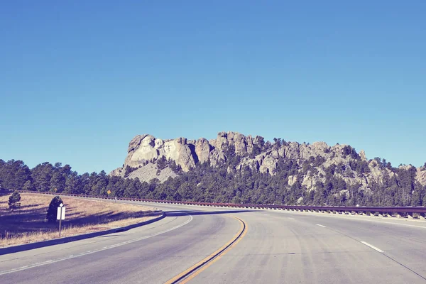 Route tonique couleur rétro vers Mount Rushmore National Memorial, États-Unis . — Photo