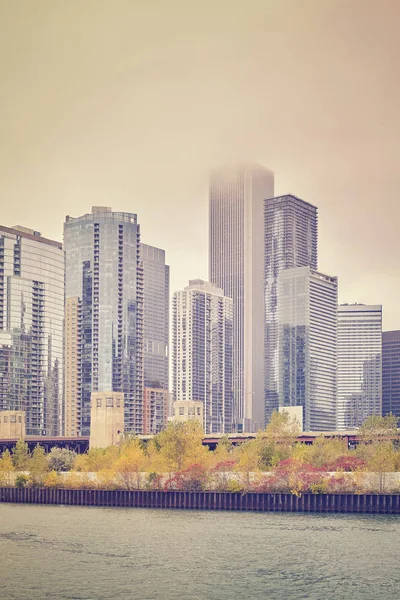 Retro kleur gestileerde wolkenkrabbers in Chicago downtown. — Stockfoto