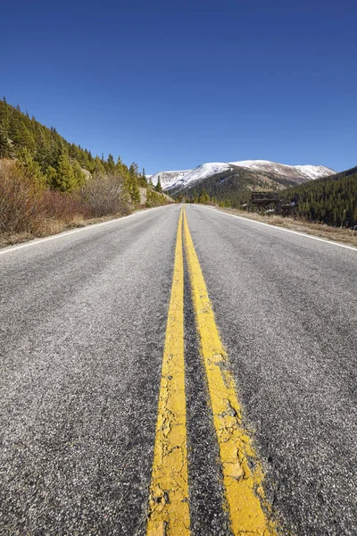 Naturskön bergsväg, travel konceptet bild, Colorado, Usa — Stockfoto