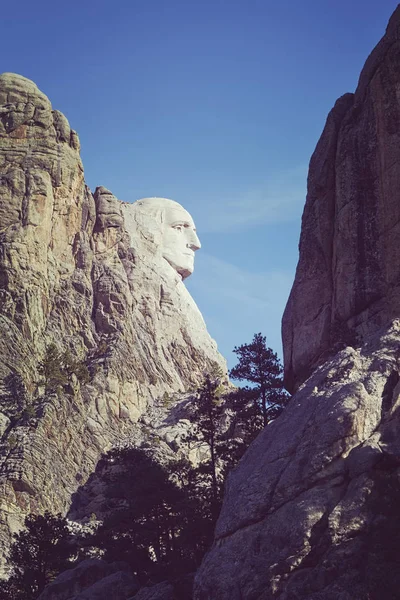 Color tone side view of George Washington at Mount Rushmore Nati — Stock Photo, Image