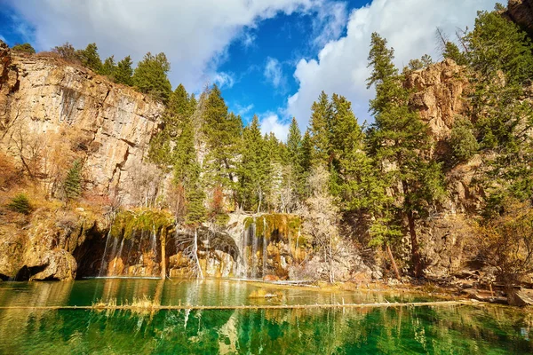 Lac suspendu, Glenwood Canyon, Colorado, États-Unis . — Photo