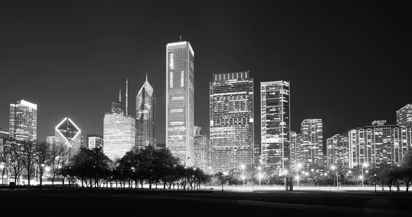 Black and white Chicago panorama at night, USA. — Stock Photo, Image