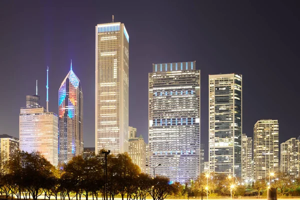 Chicago downtown skyline på natten, Illinois, Usa — Stockfoto