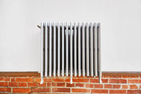 Old heating radiator on a wall — Stock Photo, Image