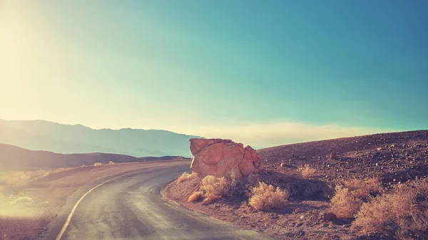 Camino escénico al atardecer, concepto de viaje, EE.UU. . —  Fotos de Stock