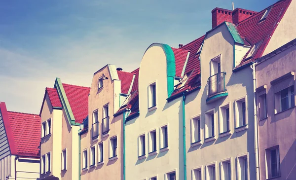 Vintage tonificado velho tenement casa fachada em Szczecin, Polônia . — Fotografia de Stock