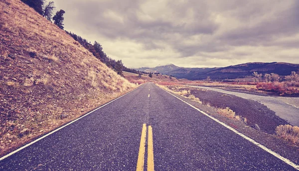 Vintage carretera escénica estilizada, imagen concepto de viaje . —  Fotos de Stock