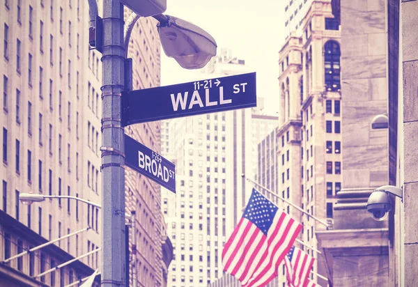 Wall Street és a Broad Street jelek, a New York City, Amerikai Egyesült Államok. — Stock Fotó