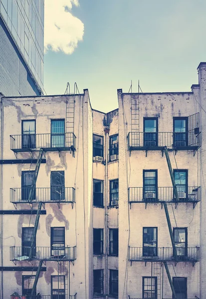 An old building with fire escape, New York City. — Stock Photo, Image