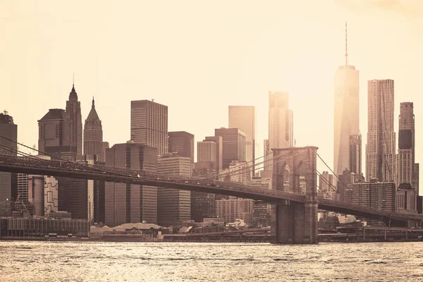 Manhattan bij zonsondergang, New York City, Verenigde Staten. — Stockfoto