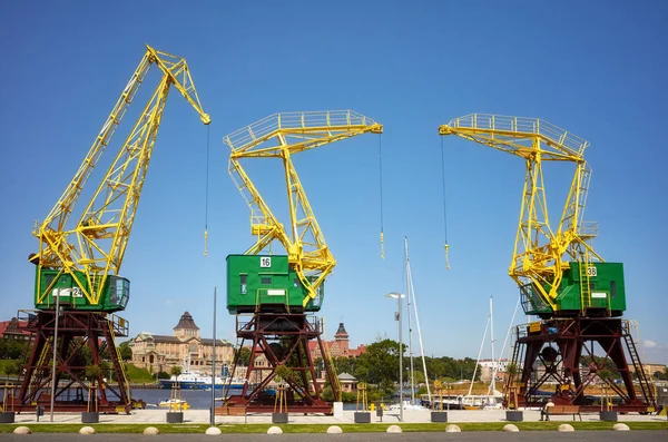 Port cranes at Szczecin boulevards, Poland — Stock Photo, Image