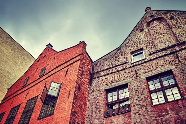 Edifícios antigos estilizados vintage fachadas em Torun, Polônia — Fotografia de Stock