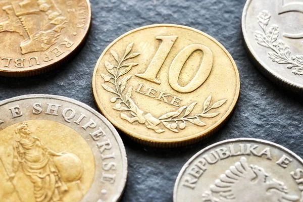 Foto ravvicinata delle monete albanesi lek . — Foto Stock