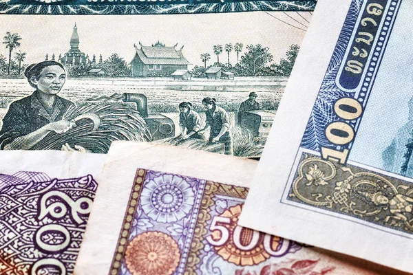 Крупный план банкнот лаосского кипа — стоковое фото