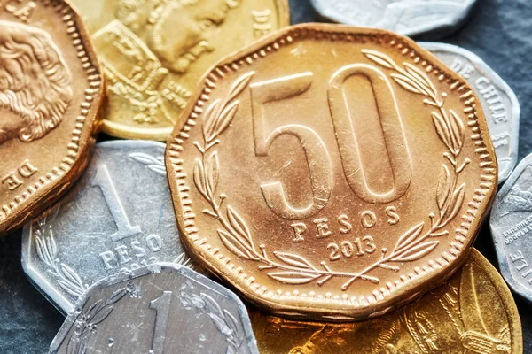 極端なクローズ アップ チリ ペソの硬貨の画像. — ストック写真