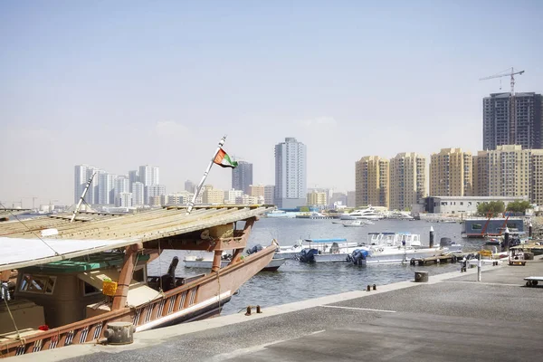 Boote im ajman hafen, vereinigte arabische emirate — Stockfoto