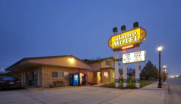 Motel off I-90 at night. — Stock Photo, Image