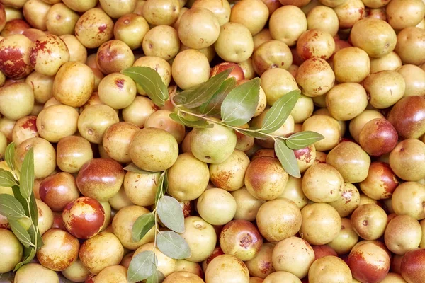 Jujube também chamado de frutas de maçã chinesas em um mercado local . — Fotografia de Stock