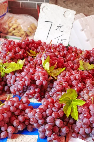 Grapes sale on a local market, selective focus — Stock Photo, Image