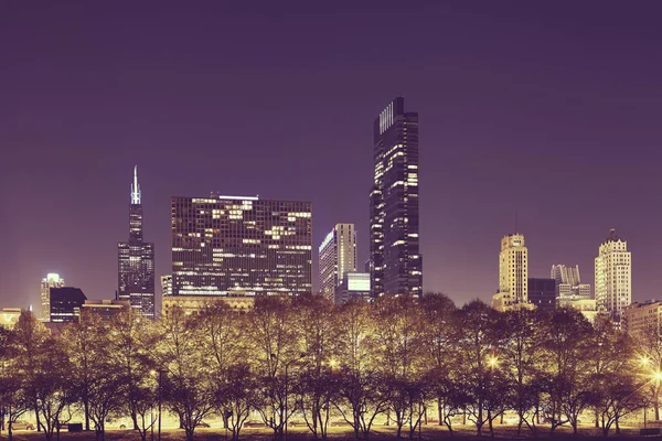 Chicago centro da cidade à noite, EUA . — Fotografia de Stock