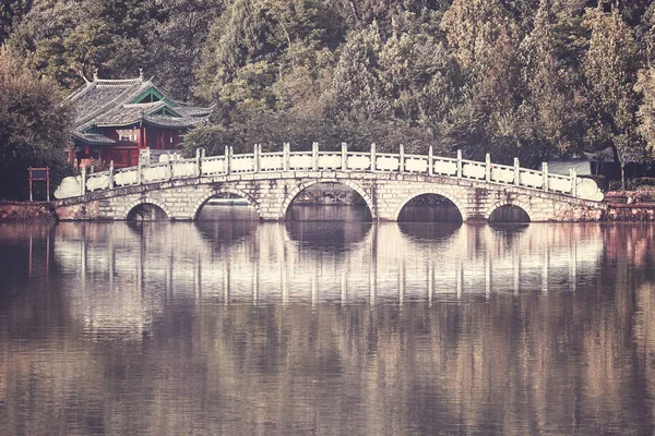 Retro toned picture of Suocui Bridge, Lijiang, China. — Stock Photo, Image