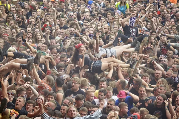 People having fun at a concert during the 23rd Woodstock Festival Poland. — Stock Photo, Image