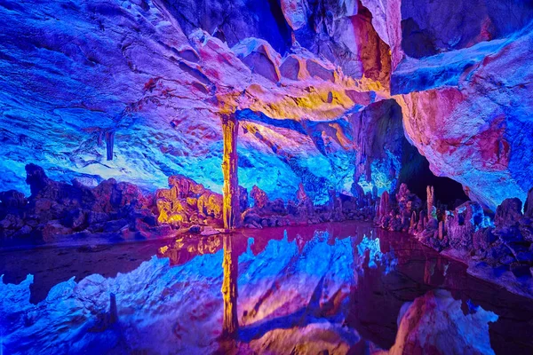Jaskinia flet Reed w Guilin, Chiny. — Zdjęcie stockowe