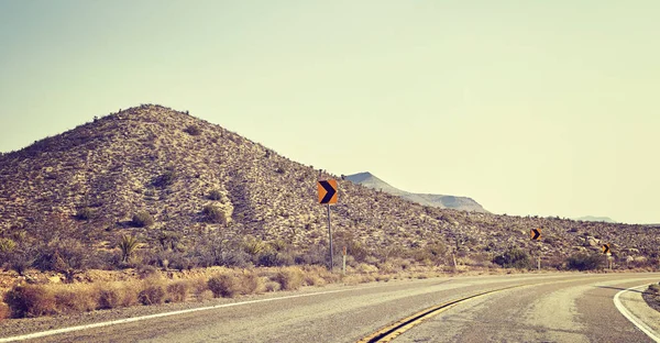 사막도로 설정, 여행 컨셉, 미국. — 스톡 사진