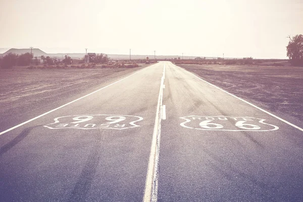 Pôr do sol filtrado vintage sobre Route 66, EUA . — Fotografia de Stock