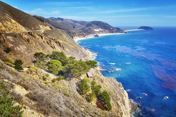 Línea costera a lo largo de la autopista de la costa del Pacífico, EE.UU. — Foto de Stock