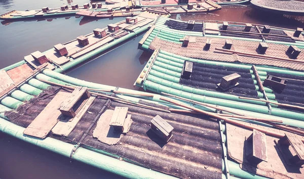 Imagem tonificada a cores de jangadas de bambu, China . — Fotografia de Stock