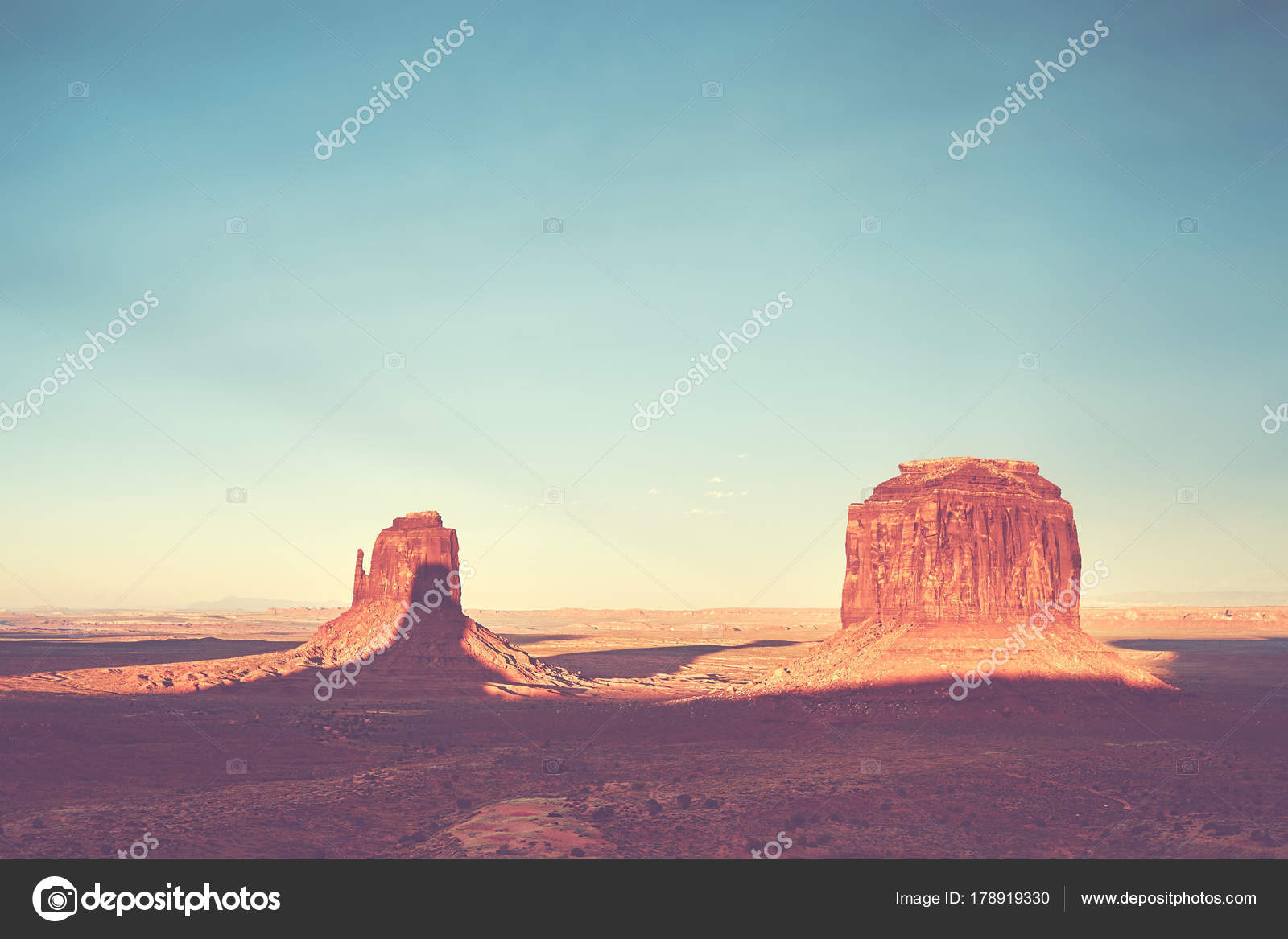 Coucher De Soleil Couleur Tonifié Sur Le Monument Valley