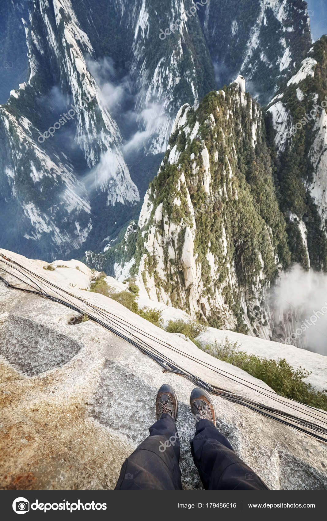 BMW BATE RÉCORD EN LA PISTA MÁS PELIGROSA DEL MUNDO – Revista Mundo  Empresarial, image size:1067x1700