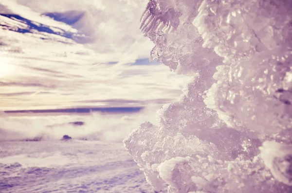 Doğal buz oluşumu, soyut kış arka plan. — Stok fotoğraf