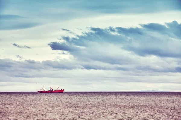 Lonely ship, Punta Arenas, Chile. — Stock Photo, Image