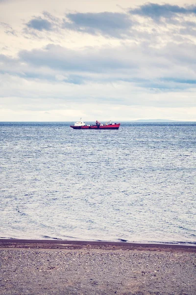 Nave solitaria, Punta Arenas, Chile . — Foto de Stock