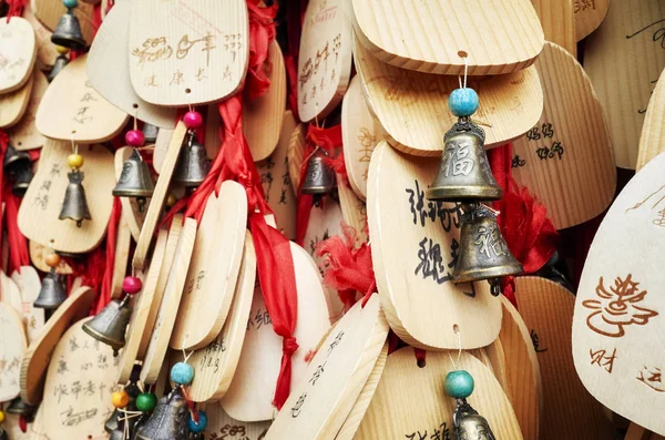 Prayers and wishes on wooden plates hanged in a temple. — Stock Photo, Image