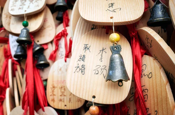 Prayers and wishes on wooden plates hanged in a temple. — Stock Photo, Image