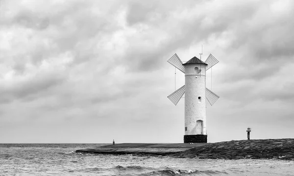 Černobílý obrázek majáku větrný mlýn. — Stock fotografie