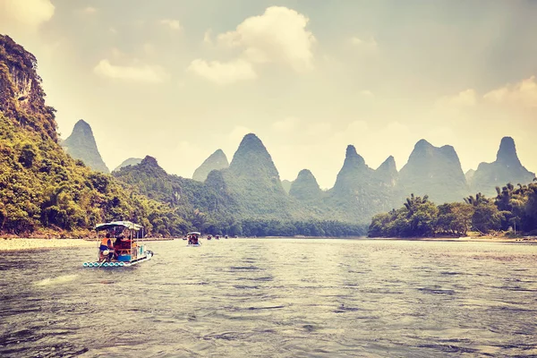 Li River (Li Jiang) with bamboo rafts, China. — Stock Photo, Image