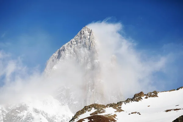 Fitz Roy Mountain in clouds, Argentina. — Stock Photo, Image