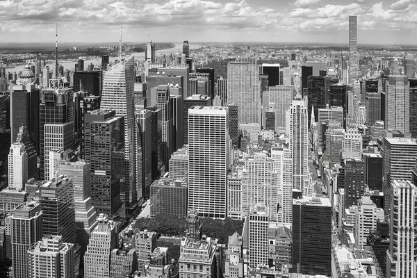 Черно-белая фотография Манхэттена, Нью-Йорк . — стоковое фото