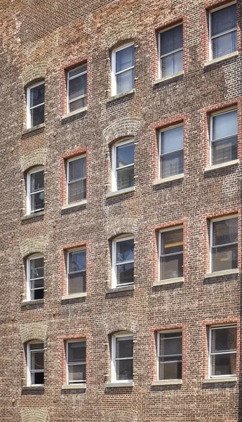 Fachada de um prédio antigo no centro de Nova York, EUA . — Fotografia de Stock