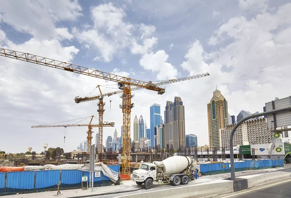 Bouwplaats in de snel groeiende stadscentrum. — Stockfoto