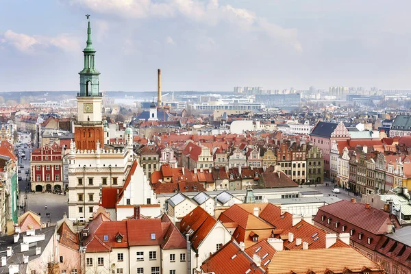 Luchtfoto van de oude stad Poznan, Polen — Stockfoto