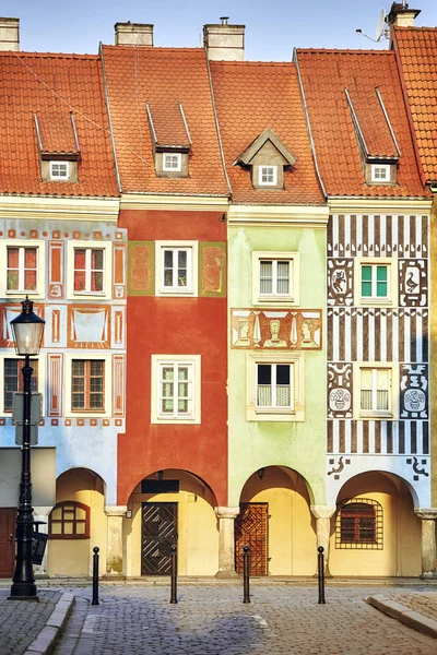 Koopmanshuizen in het oude marktplein van Poznan, Polen. — Stockfoto